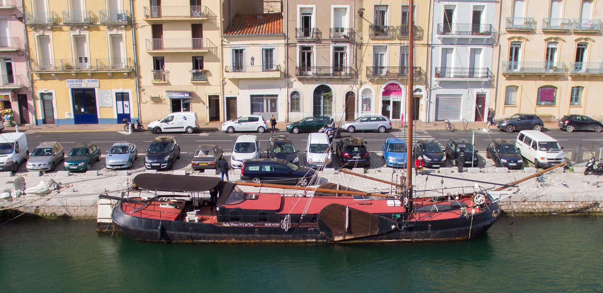 Péniche Tjalk à voile – Appartement atypique à Sète