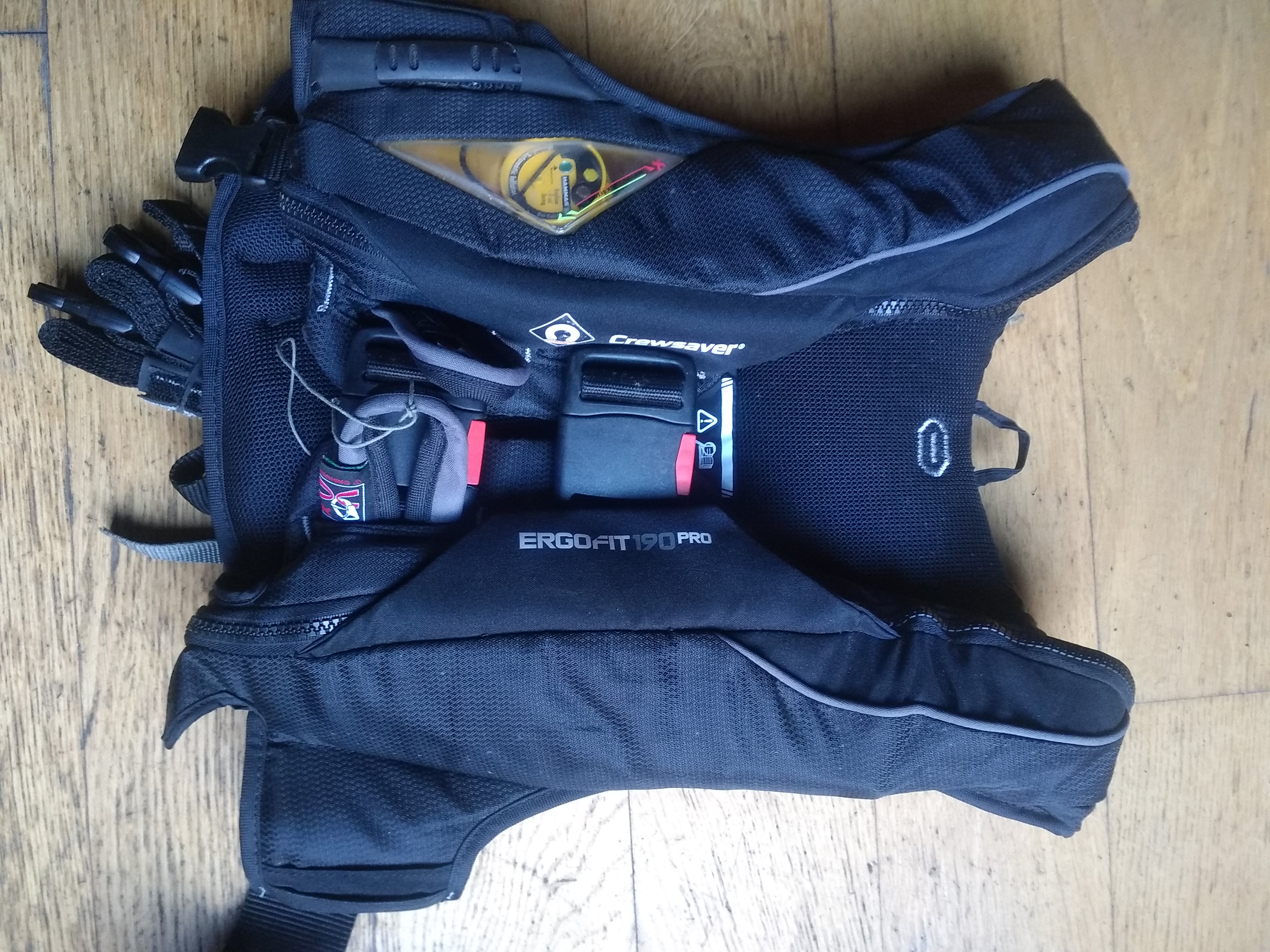 Vends gilets de sauvetage crewsaver ergofit 190 pro