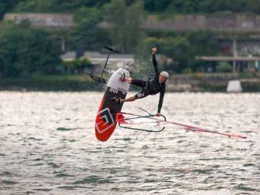 Planche windsurf MB Pegasus 108 windfoil freestyle
