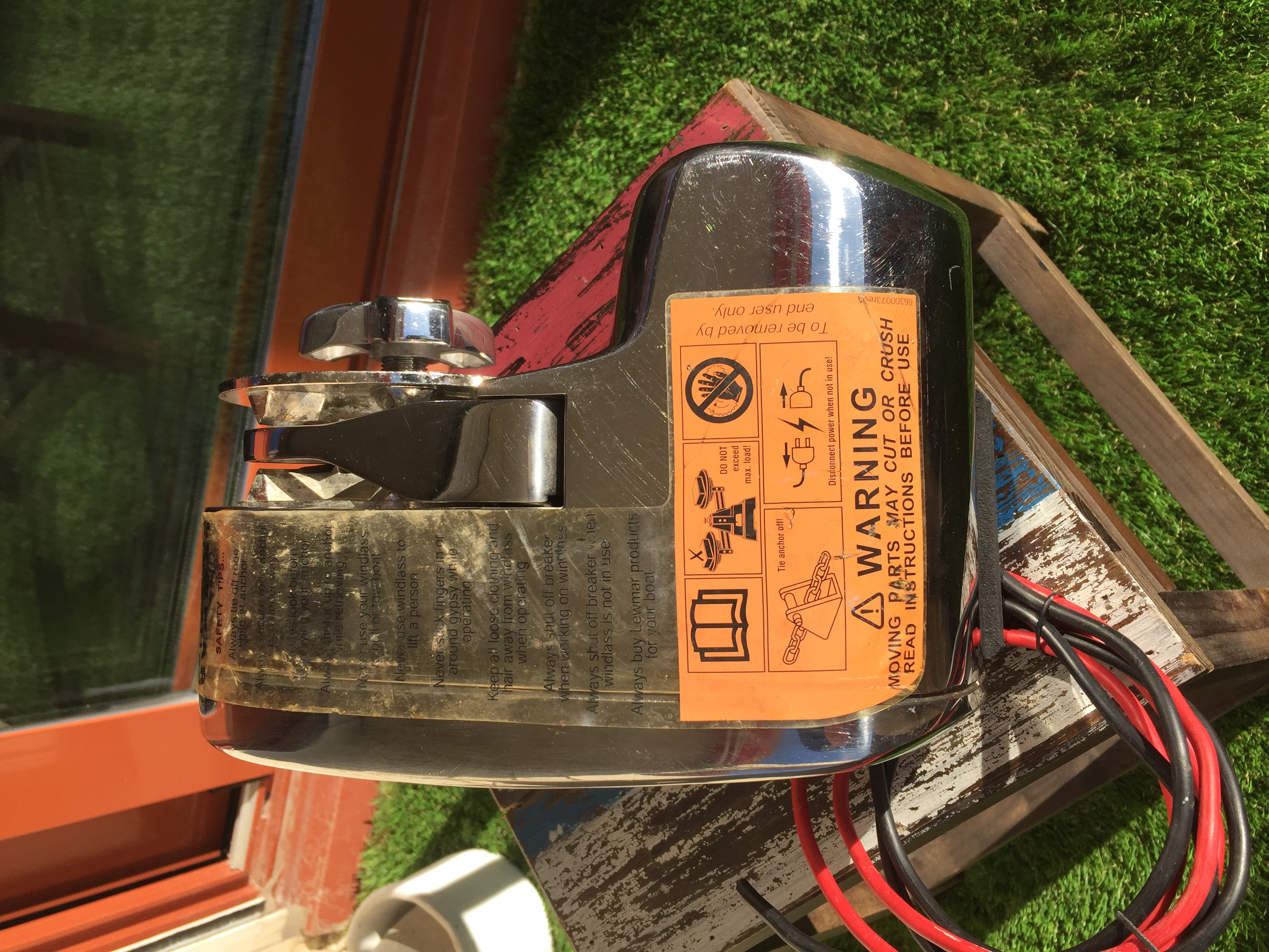 Guindeau LEWMAR Pro-série 1000, 12V, 700W, Barbotin 8mm
