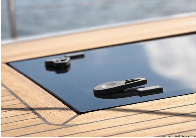 Panneau de pont LEWMAR Flush Hatch (CODE 19.440.44) prix neuf : 1014 € à vendre 680,00 €