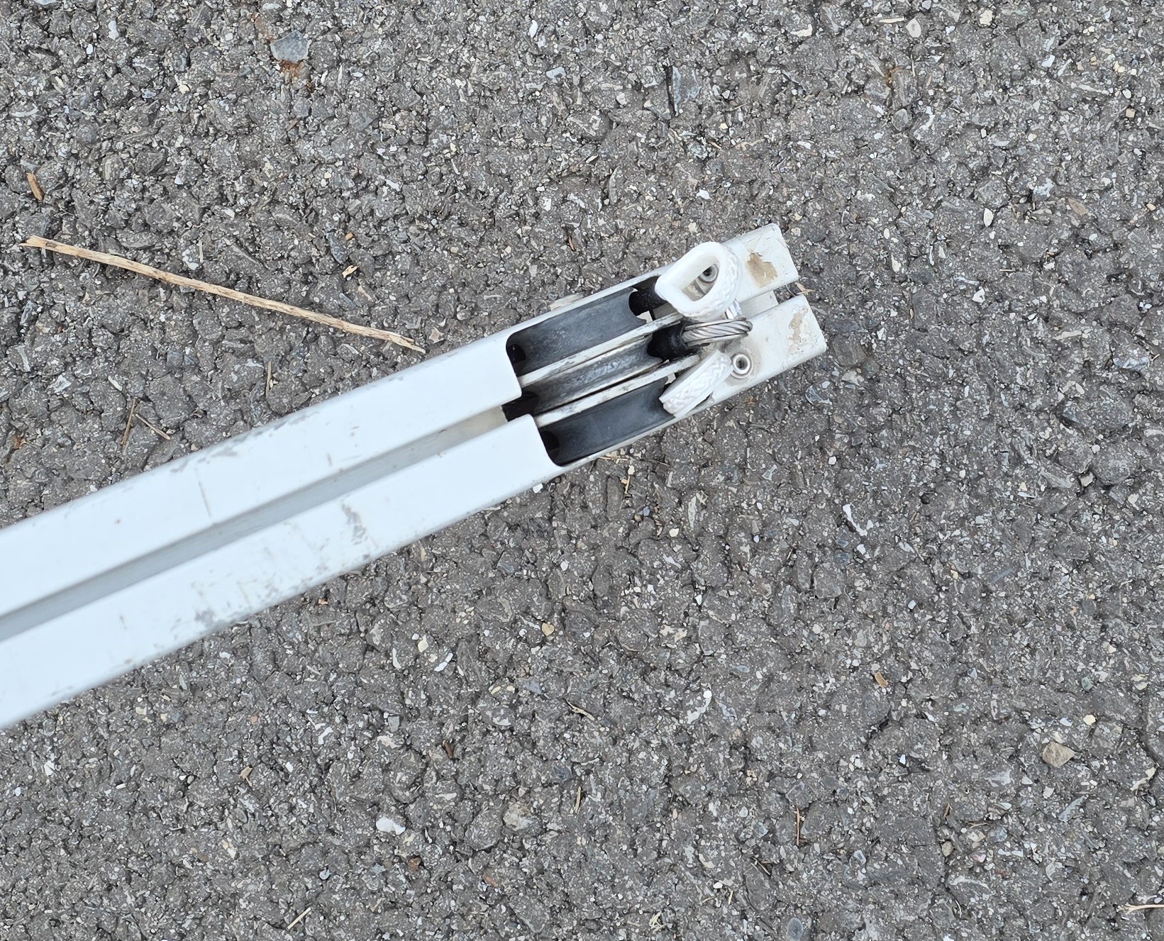 Bôme complète en aluminium pour ETAP 20, équipée pour deux prises de ris.